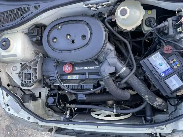 Renault Clio 1993 - 3900 EUR, 283000 km - AUTO.MOTO.pt - 283000km - foto 25 de 39