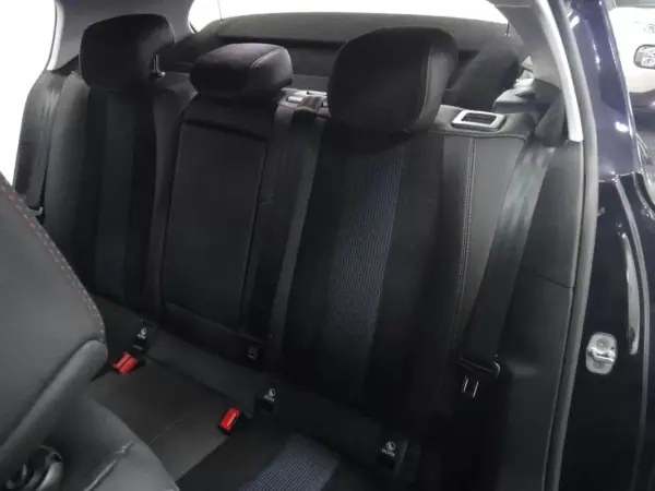 Peugeot 308 2019 - 14500 EUR, 50000 km - AUTO.MOTO.pt - 50000km - foto 39 de 51
