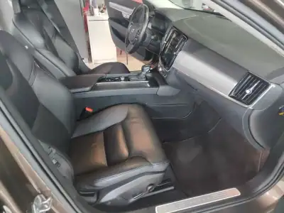 Volvo V90 2017 - 23500 EUR, 131000 km - AUTO.MOTO.pt - 131000km - foto 16 de 39