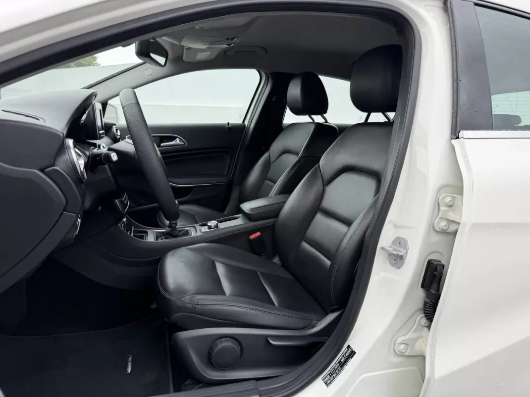 Mercedes-Benz A 180 2014 - 14200 EUR, 192198 km - AUTO.MOTO.pt - 192198km - foto 10 de 15