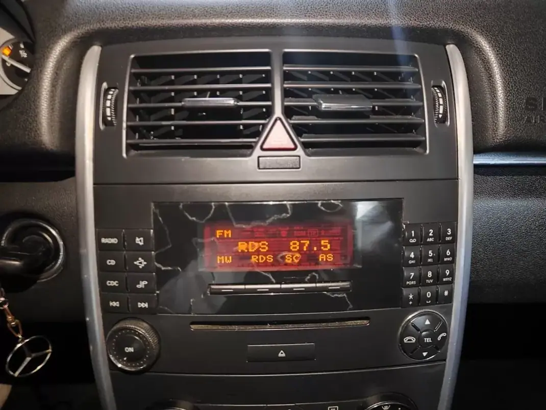 Mercedes-Benz B 200 2005 - 7250 EUR, 226300 km - AUTO.MOTO.pt - 226300km - foto 27 de 33