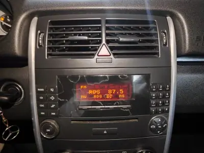 Mercedes-Benz B 200 2005 - 7250 EUR, 226300 km - AUTO.MOTO.pt - 226300km - foto 27 de 33