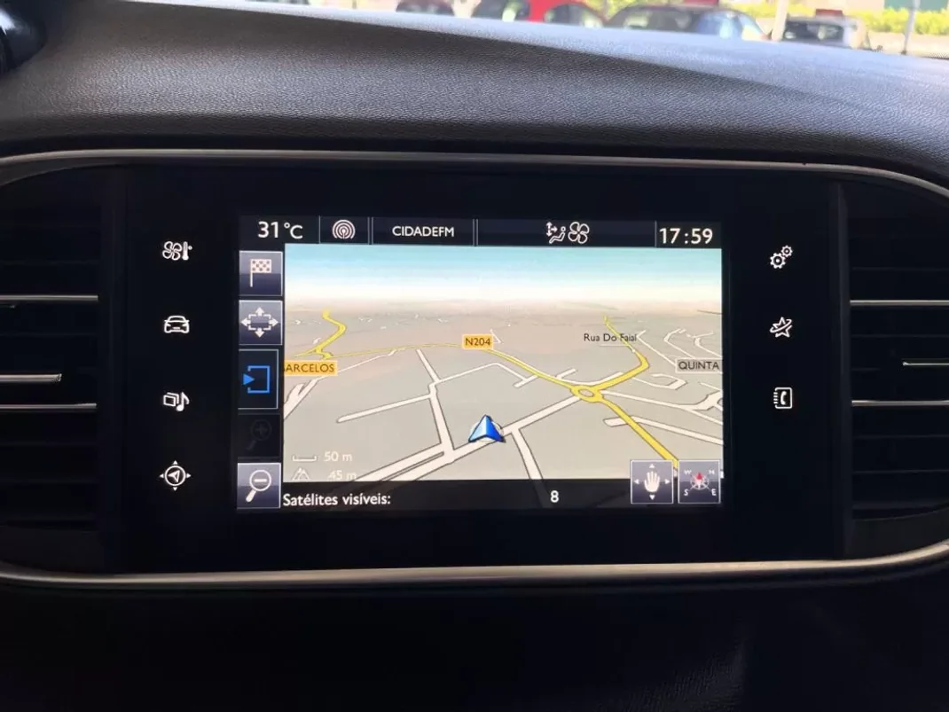 Peugeot 308 2015 - 12500 EUR, 144858 km - AUTO.MOTO.pt - 144858km - foto 42 de 73