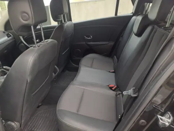 Renault Mégane 2015 - 7990 EUR, 209000 km - AUTO.MOTO.pt - 209000km - foto 11 de 14