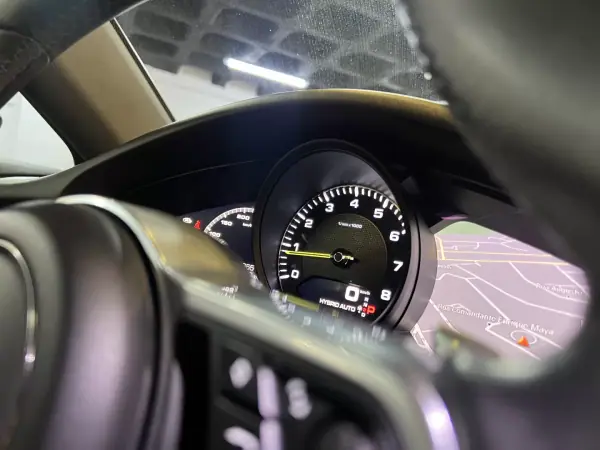 Porsche Panamera Sport Turismo 2020 - 74990 EUR, 120000 km - AUTO.MOTO.pt - 120000km - foto 47 de 56