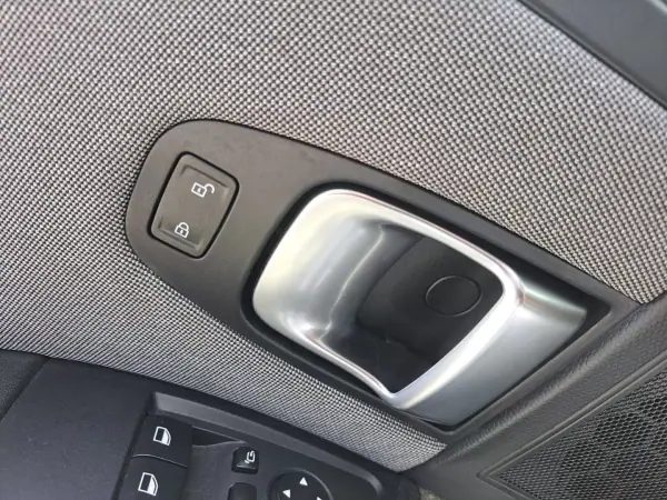 BMW i3 2019 - 28500 EUR, 89000 km - AUTO.MOTO.pt - 89000km - foto 24 de 45