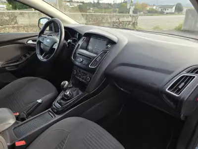 Ford Focus 2015 - 10990 EUR, 105000 km - AUTO.MOTO.pt - 105000km - foto 13 de 32