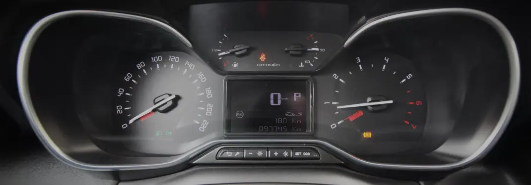 Citroën C3 Aircross 2018 - 12990 EUR, 97500 km - AUTO.MOTO.pt - 97500km - foto 16 de 36