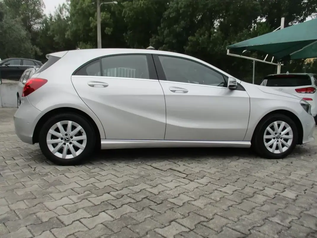 Mercedes-Benz A 180 2017 - 14990 EUR, 190000 km - 190000km - foto 8 de 26