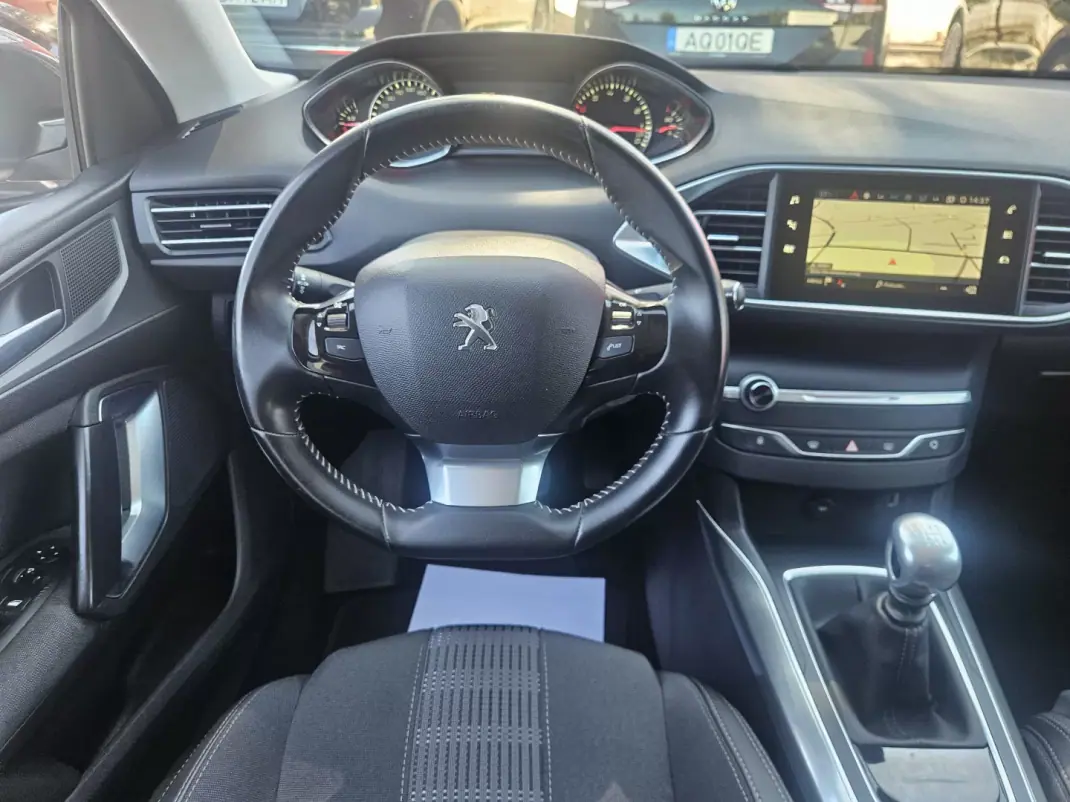 Peugeot 308 2018 - 13200 EUR, 61900 km - 61900km - foto 13 de 37