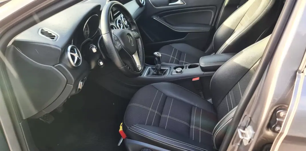 Mercedes-Benz A 180 2014 - 17900 EUR, 123000 km - AUTO.MOTO.pt - 123000km - foto 10 de 12