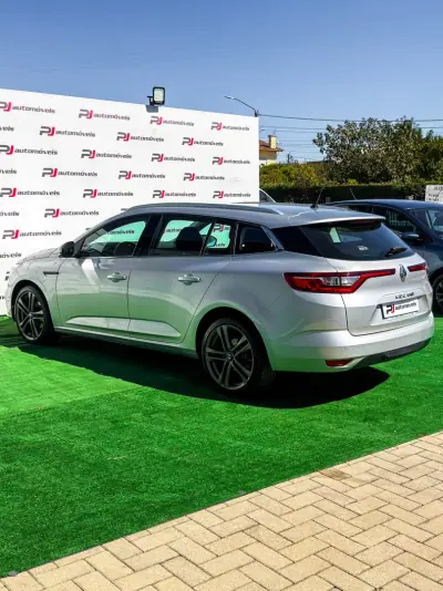 Renault Mégane 2018 - 11990 EUR, 133000 km - 133000km - foto 9 de 19