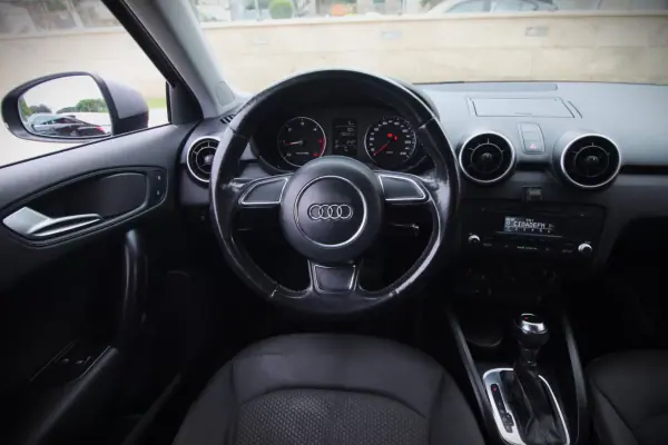 Audi A1 2011 - 11450 EUR, 136350 km - AUTO.MOTO.pt - 136350km - foto 12 de 26