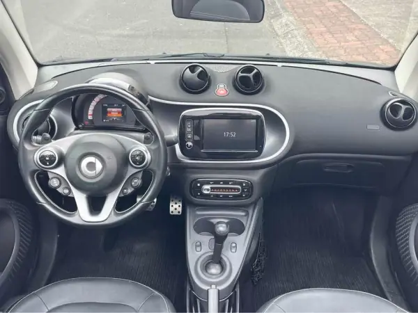 Smart Fortwo Cabrio 2016 - 14750 EUR, 50604 km - AUTO.MOTO.pt - 50604km - foto 6 de 7
