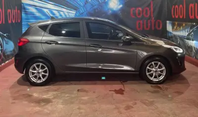 Ford Fiesta 2021 - 13999 EUR, 80000 km - AUTO.MOTO.pt - 80000km - foto 4 de 46