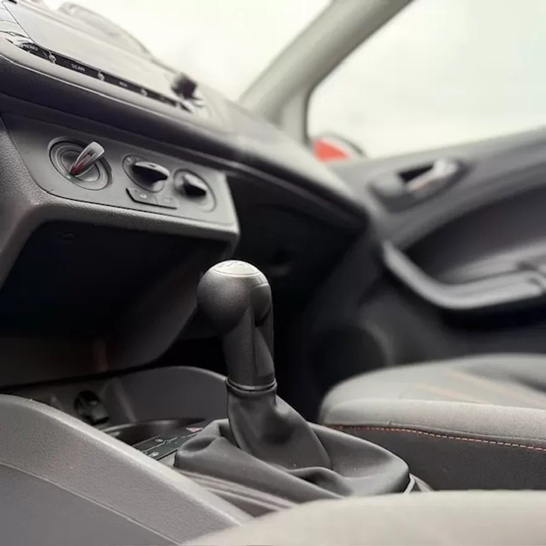 SEAT Ibiza 2011 - 7500 EUR, 210000 km - AUTO.MOTO.pt - 210000km - foto 2 de 20