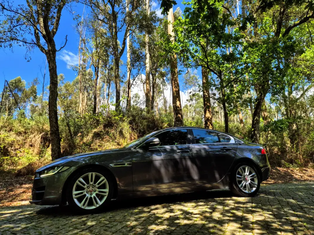 Jaguar XE 2015 - 14250 EUR, 184000 km - AUTO.MOTO.pt - 184000km - foto 5 de 23