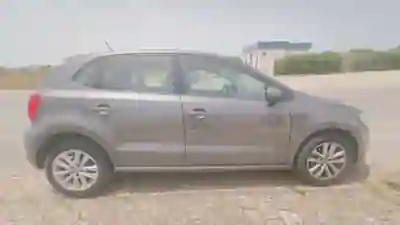 Volkswagen Polo 2017 - 9500 EUR, 61900 km - AUTO.MOTO.pt - 61900km - foto 3 de 16