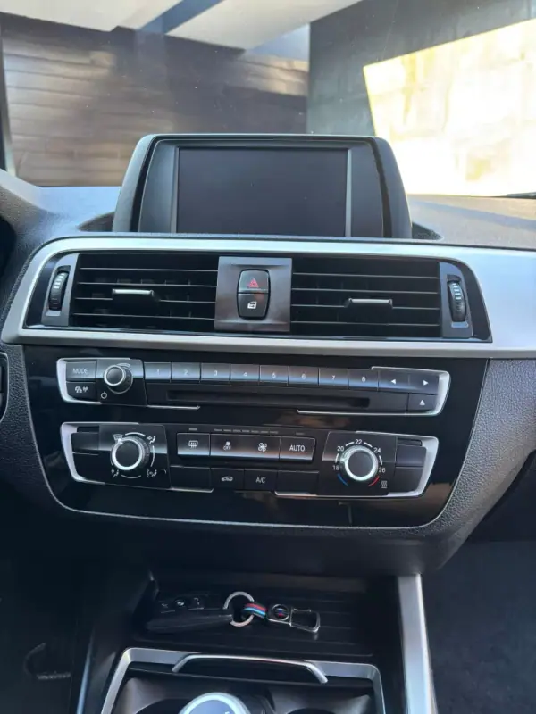 BMW 116 2017 - 14400 EUR, 162000 km - AUTO.MOTO.pt - 162000km - foto 14 de 30