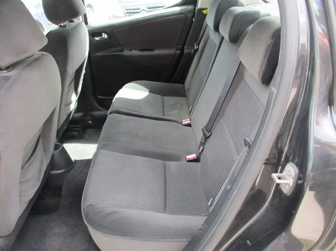 Peugeot 207 2007 - 4500 EUR, 180000 km - AUTO.MOTO.pt - 180000km - foto 11 de 11