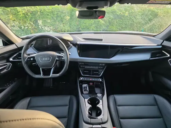 Audi e-tron GT 2021 - 52499 EUR, 100000 km - AUTO.MOTO.pt - 100000km - foto 26 de 46