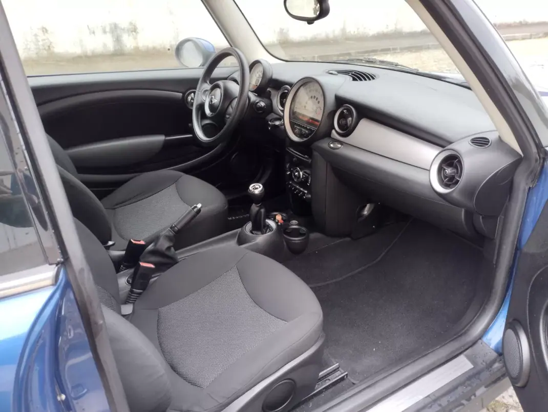 MINI 3 Portas 2011 - 7750 EUR, 200000 km - AUTO.MOTO.pt - 200000km - foto 11 de 23