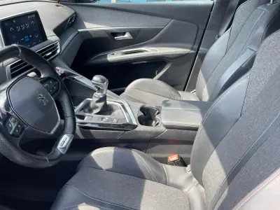 Peugeot 3008 2018 - 14500 EUR, 123000 km - AUTO.MOTO.pt - 123000km - foto 13 de 16