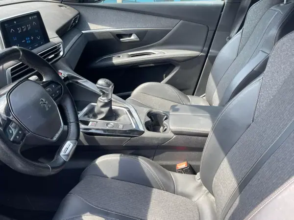 Peugeot 3008 2018 - 14500 EUR, 123000 km - AUTO.MOTO.pt - 123000km - foto 13 de 16