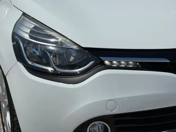 Renault Clio 2013 - 8450 EUR, 149900 km - AUTO.MOTO.pt - 149900km - foto 3 de 6