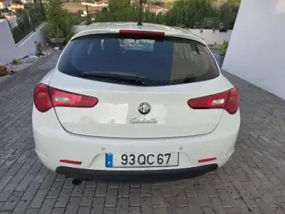 Alfa Romeo Giulietta 2015 - 13500 EUR, 148000 km - AUTO.MOTO.pt - 148000km - foto 24 de 49