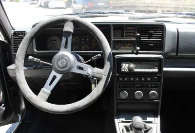 Lancia Delta 1988 - 16500 EUR, 194000 km - AUTO.MOTO.pt - 194000km - foto 20 de 35