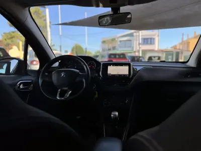 Peugeot 208 2019 - 11900 EUR, 151021 km - AUTO.MOTO.pt - 151021km - foto 14 de 21