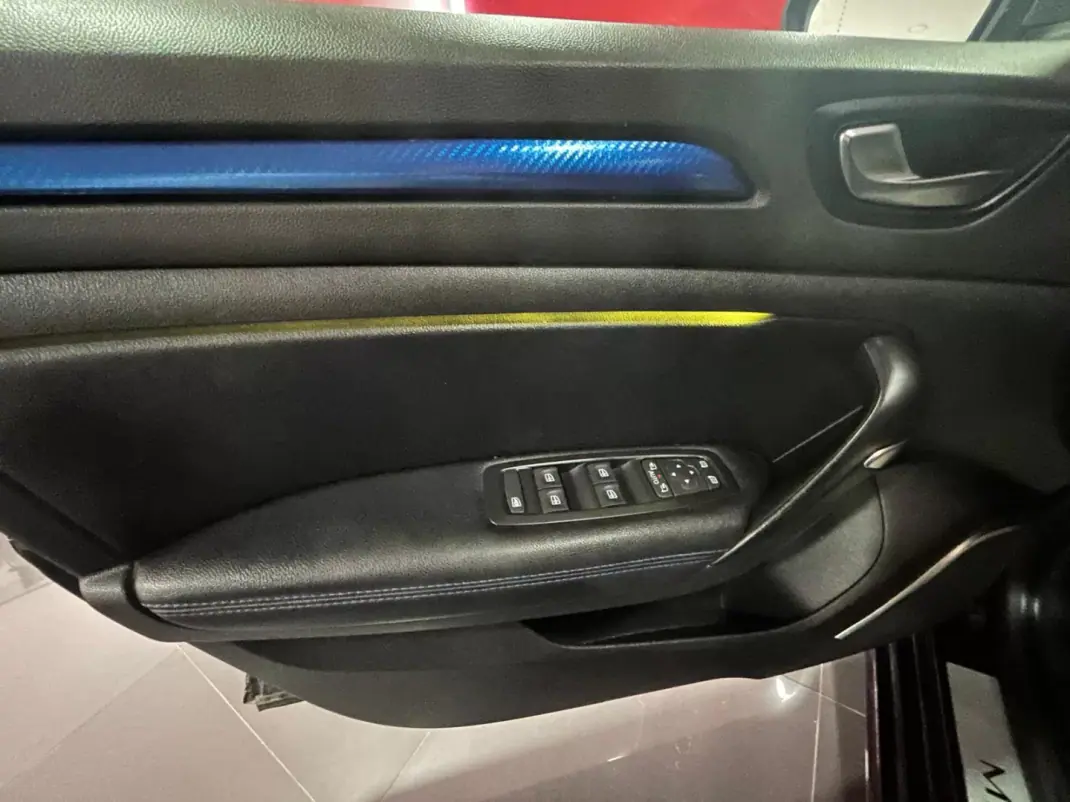 Renault Mégane 2017 - 13950 EUR, 151881 km - AUTO.MOTO.pt - 151881km - foto 8 de 20