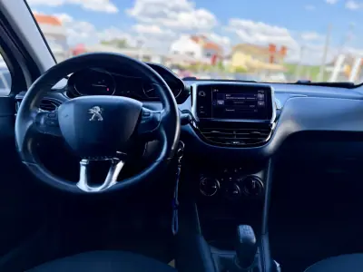 Peugeot 208 2016 - 8950 EUR, 83000 km - AUTO.MOTO.pt - 83000km - foto 15 de 25