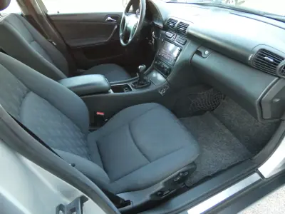 Mercedes-Benz C 220 2001 - 6750 EUR, 399999 km - AUTO.MOTO.pt - 399999km - foto 8 de 21