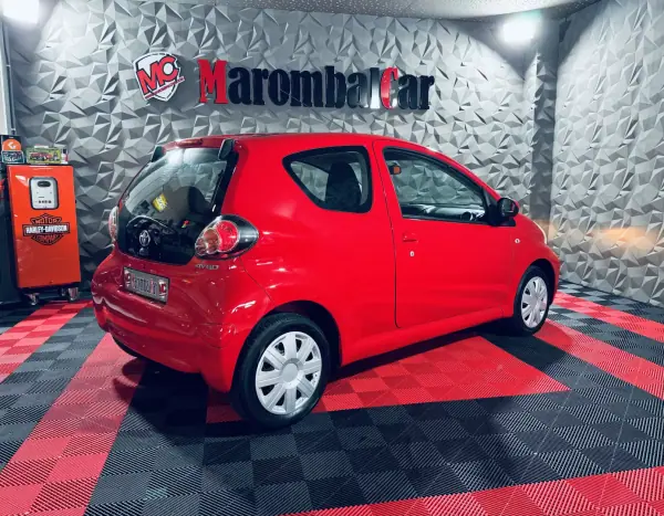 Toyota Aygo 2009 - 4990 EUR, 101120 km - AUTO.MOTO.pt - 101120km - foto 8 de 21