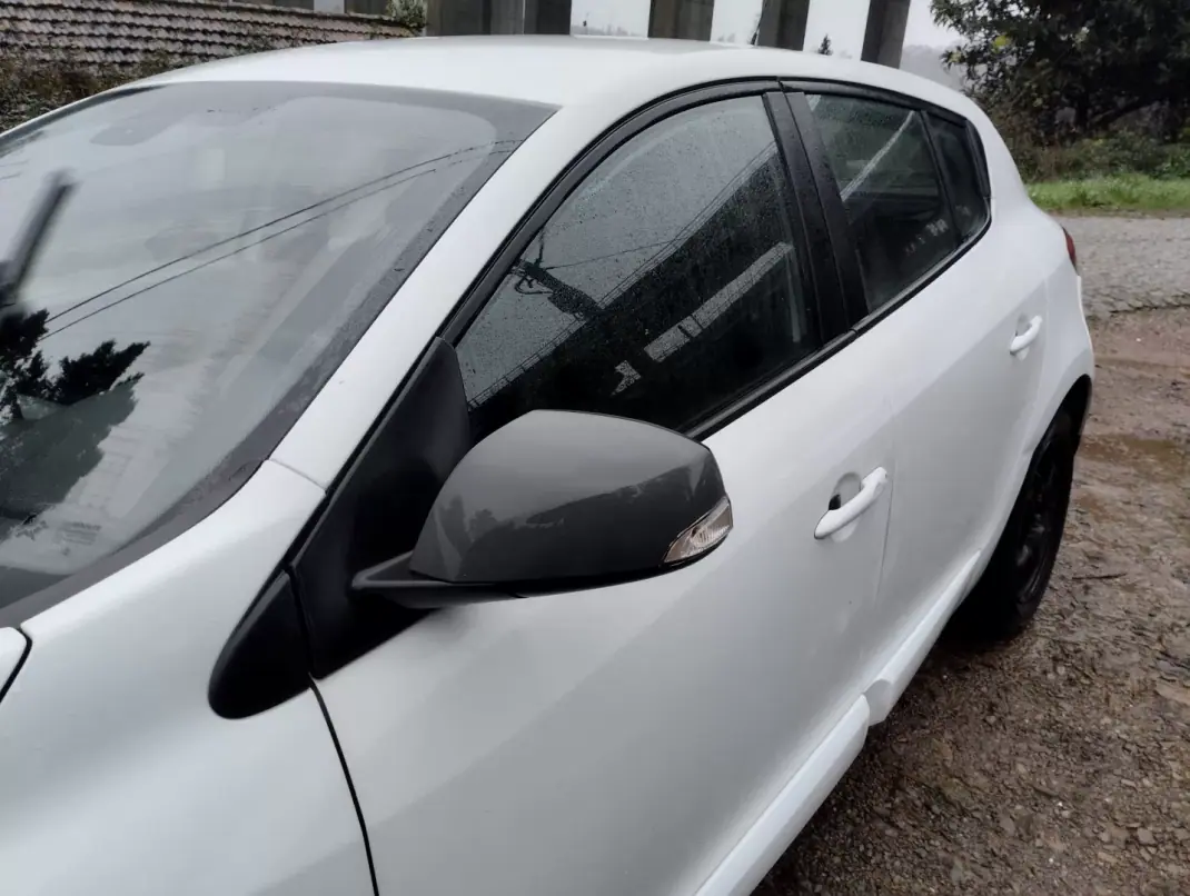 Renault Mégane 2013 - 3750 EUR, 320000 km - AUTO.MOTO.pt - 320000km - foto 27 de 27