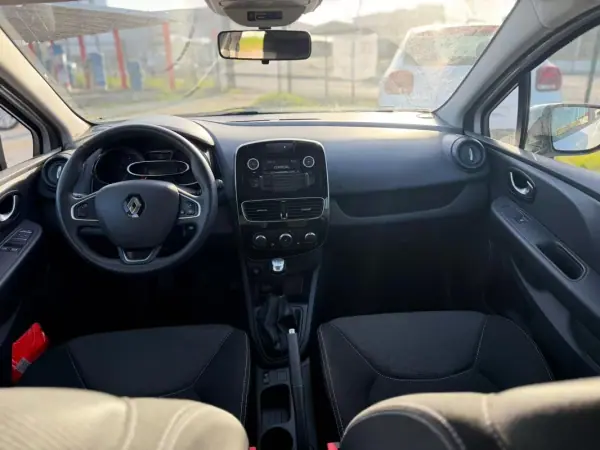Renault Clio 2017 - 9690 EUR, 117000 km - AUTO.MOTO.pt - 117000km - foto 4 de 16