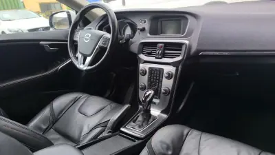 Volvo V40 2014 - 11900 EUR, 205000 km - AUTO.MOTO.pt - 205000km - foto 17 de 20