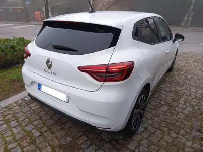 Renault Clio 2021 - 15990 EUR, 96189 km - AUTO.MOTO.pt - 96189km - foto 4 de 13