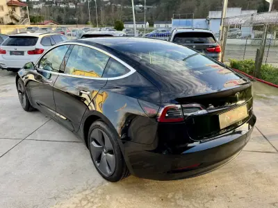 Tesla Model 3 2019 - 25999 EUR, 60000 km - AUTO.MOTO.pt - 60000km - foto 16 de 24