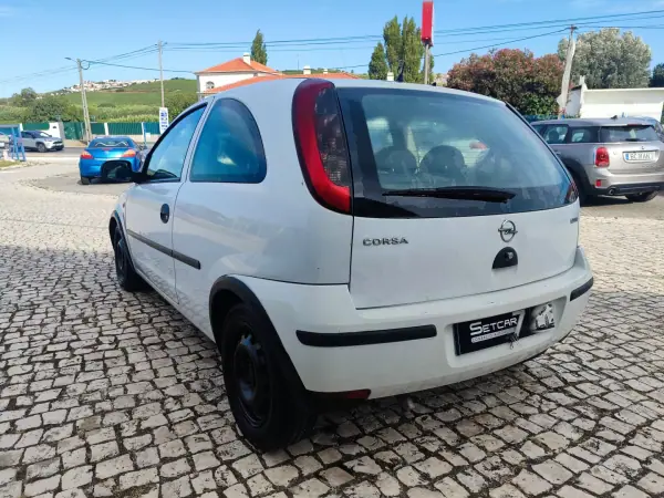 Opel Corsa 2006 - 2900 EUR, 277000 km - AUTO.MOTO.pt - 277000km - foto 9 de 17