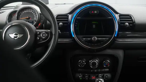 MINI Clubman 2018 - 24999 EUR, 131000 km - AUTO.MOTO.pt - 131000km - foto 5 de 37