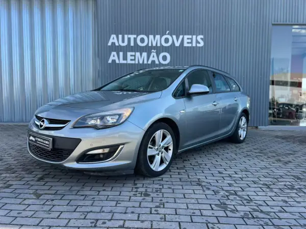 Opel Astra Sports Tourer 2013