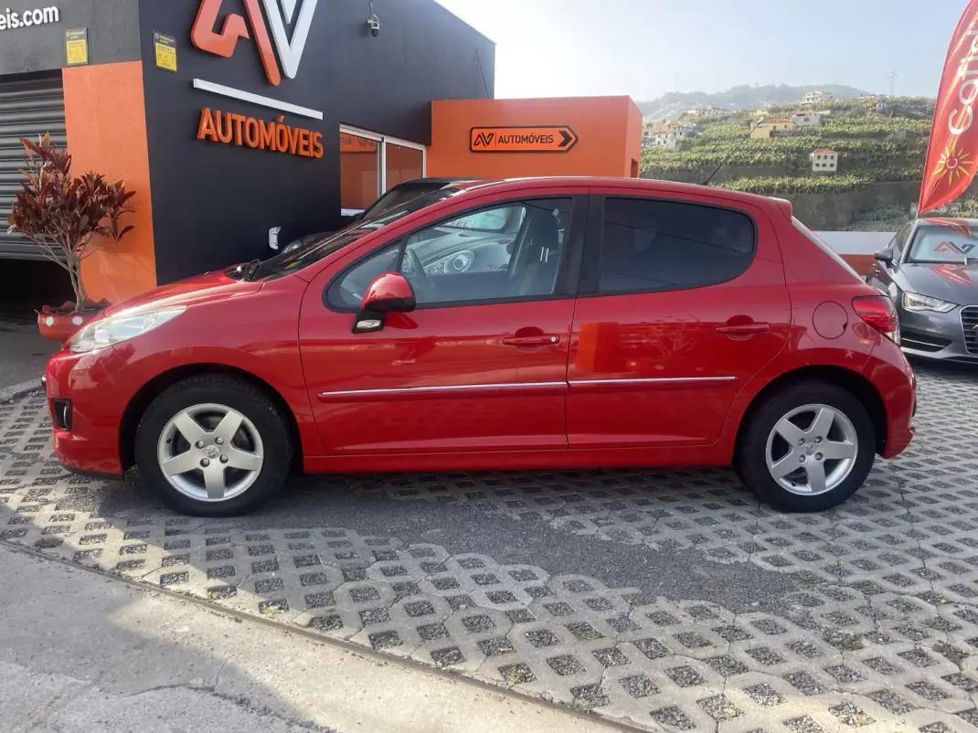 Peugeot 207 2010 - 6500 EUR, 182413 km - AUTO.MOTO.pt - 182413km - foto 4 de 9
