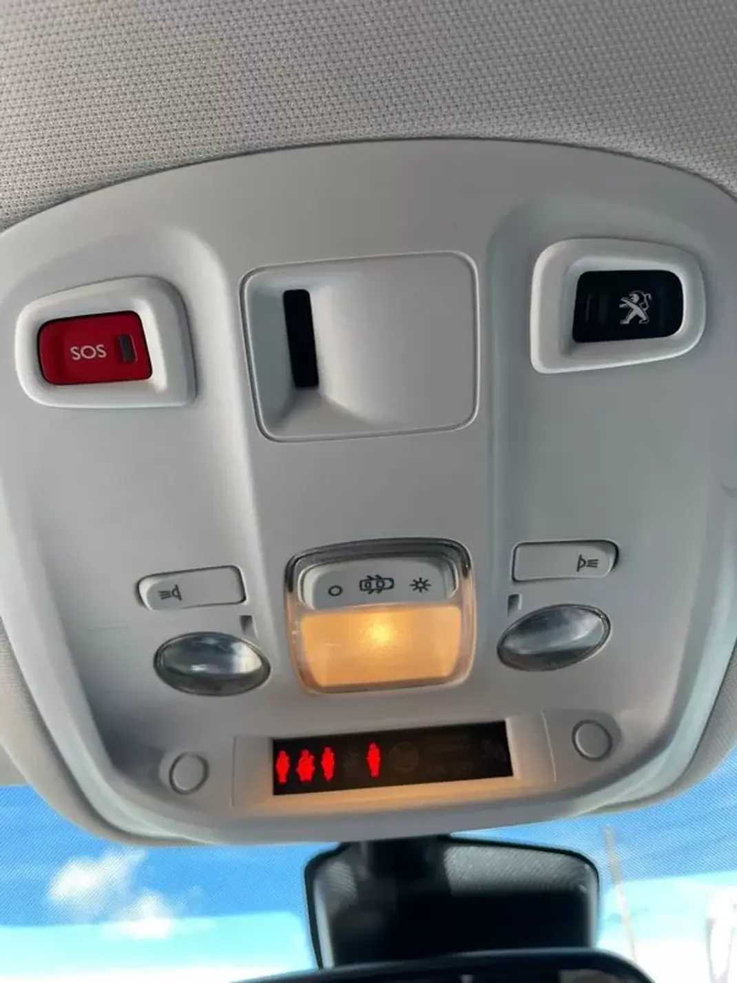 Peugeot 308 2021 - 15200 EUR, 92693 km - AUTO.MOTO.pt - 92693km - foto 13 de 24