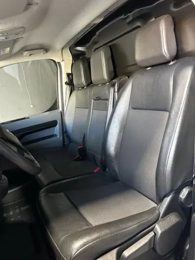 Opel Vivaro 2021 - 17000 EUR, 188500 km - AUTO.MOTO.pt - 188500km - foto 17 de 30