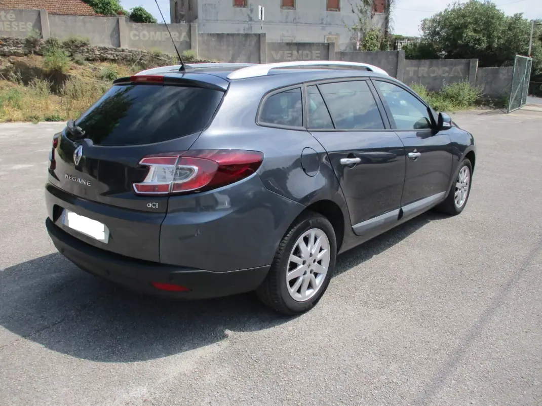 Renault Mégane Sport Tourer 2009 - 5900 EUR, 140000 km - AUTO.MOTO.pt - 140000km - foto 6 de 13