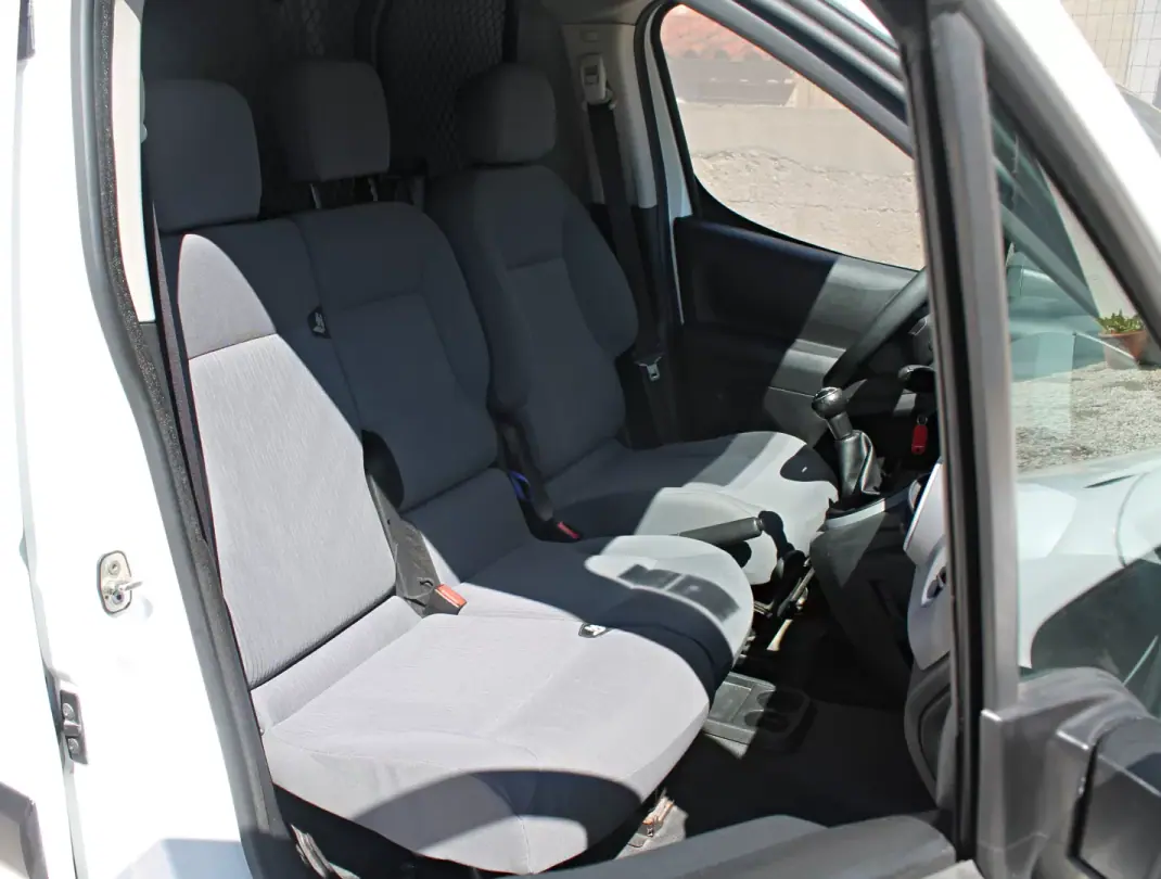 Peugeot Partner 2015 - 12450 EUR, 137164 km - 137164km - foto 13 de 20
