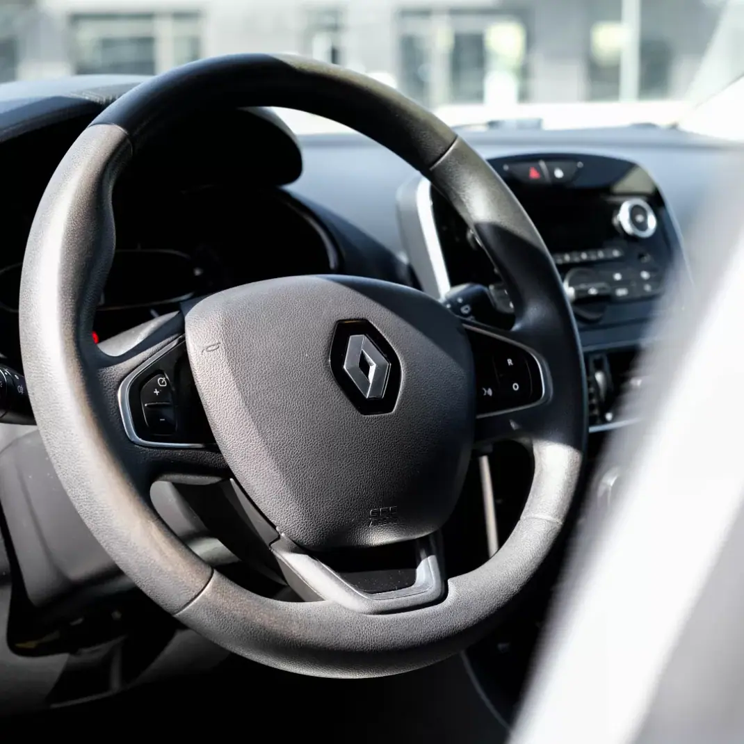Renault Clio 2018 - 12900 EUR, 89758 km - 89758km - foto 16 de 23